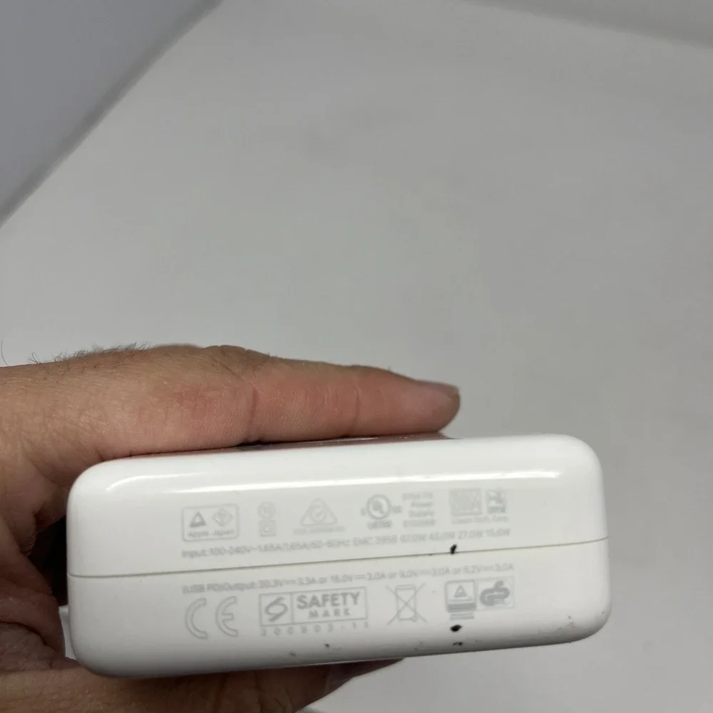 Genuine APPLE 67W USB-C Power Adapter Supply Charger MKU63AM/A A2518 - White
